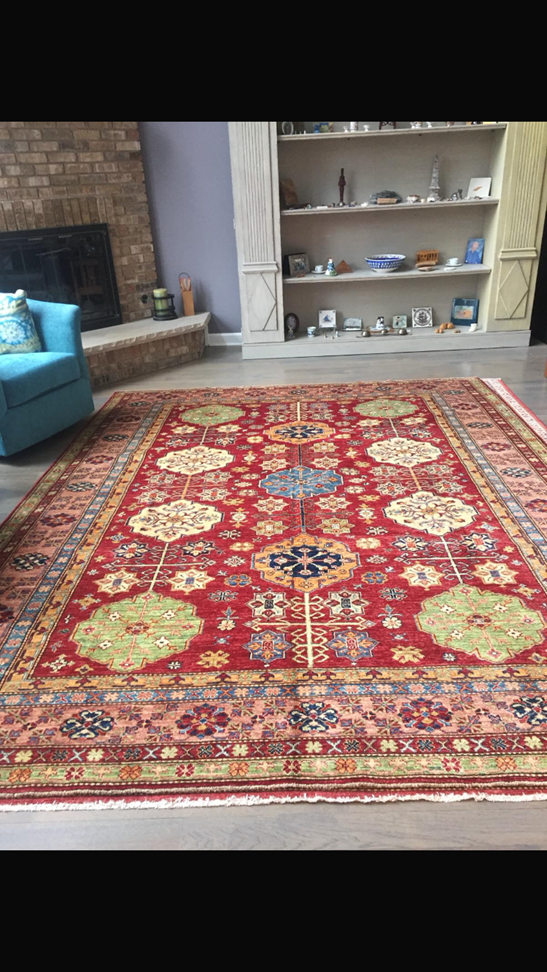 A red rug in a room
AI-generated content may be incorrect.