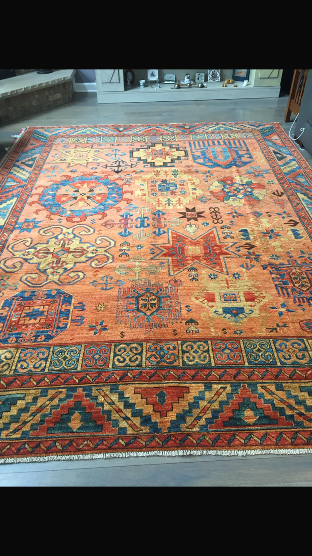 A colorful rug on a table
AI-generated content may be incorrect.
